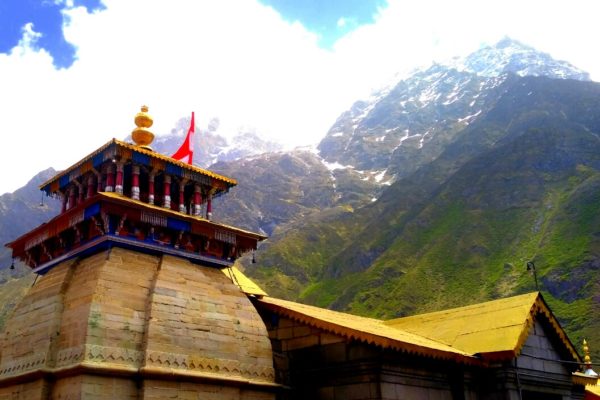 The ancient Badrinath shrine amidst the snow capped peaks of the Himalaya mountains, Uttarakhand, India