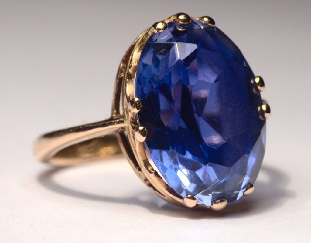 Those who have Shani Dosha should wear jewellery made of blue sapphire to reduce its effects